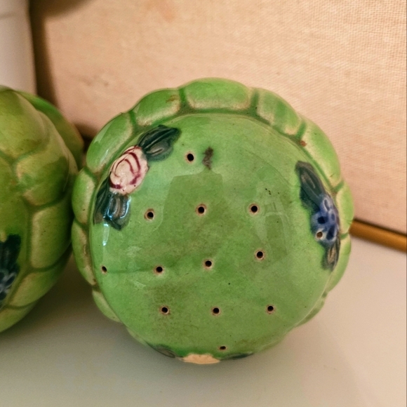 Vintage Kitchen Green Japanese Majolica Style Shaker Salt and Pepper Shakers - Picture 5 of 9